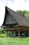 Batak architectuur op Sumatra (Simalungun Paleis).
              <br/>
              Gert-Jan Lobbes, 2007
